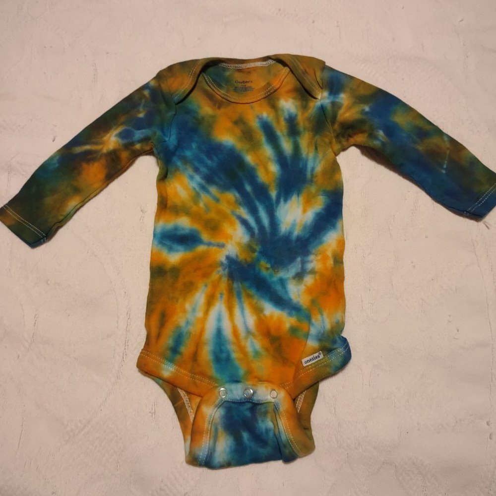 Long-sleeve onesie, Gerber size 3-9 mo